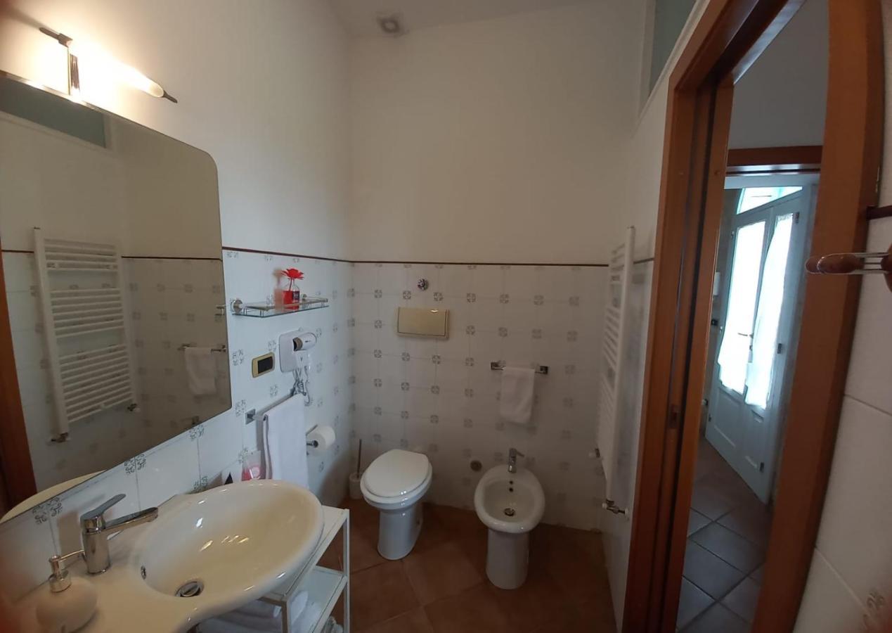 Villino Tronchetto Bianco Bed & Breakfast Mola di Bari Luaran gambar
